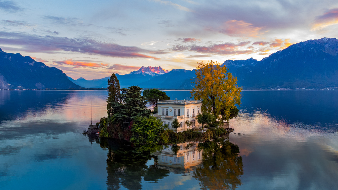 Île de Salagnon on Lake Geneva at sunset